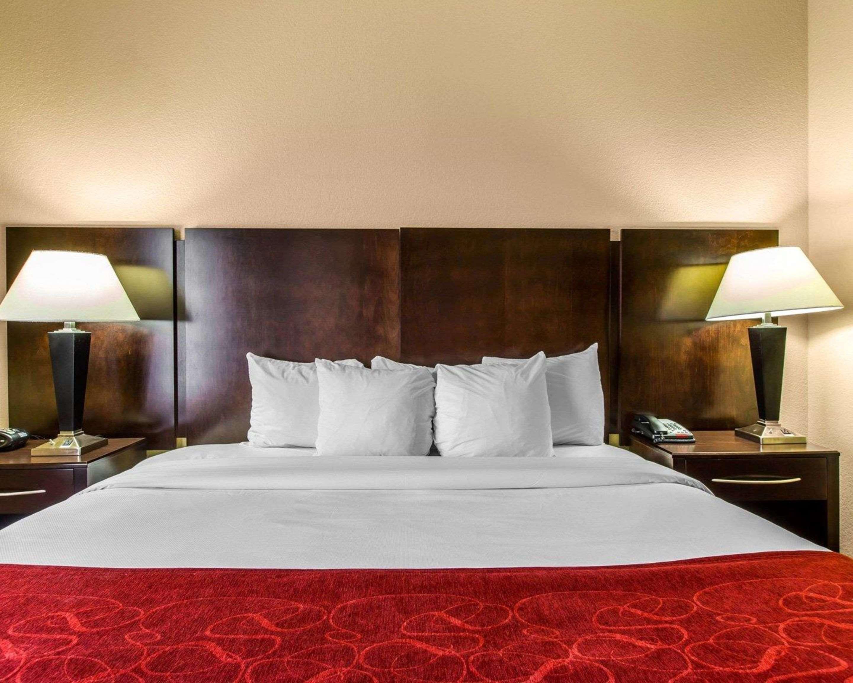 คอมฟอร์ต สวีท Hotel เวย์ครอส ภายนอก รูปภาพ